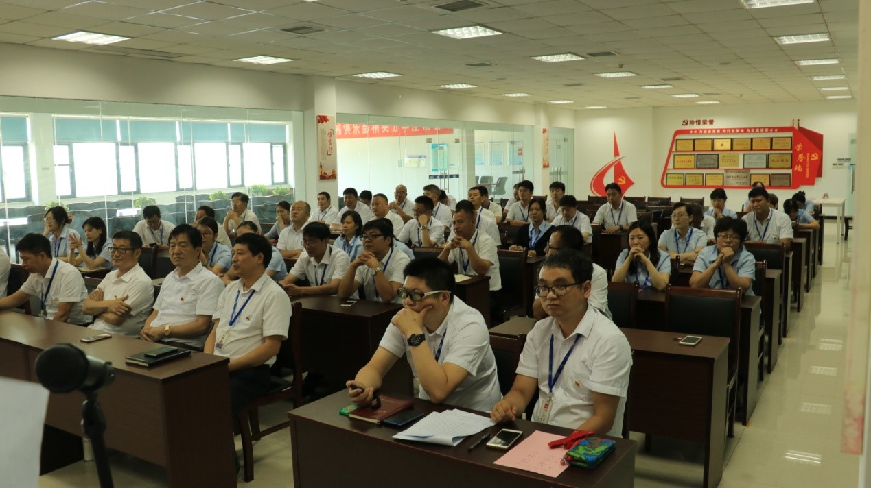 知識競賽爭先鋒 比學趕超展風采 —— 花花牛乳業集團黨委舉辦慶 “七一”黨建知識競賽 知識競賽爭先鋒 比學趕超展風采 —— 花花牛乳業集團黨委舉辦慶 “七一”黨建知識競賽