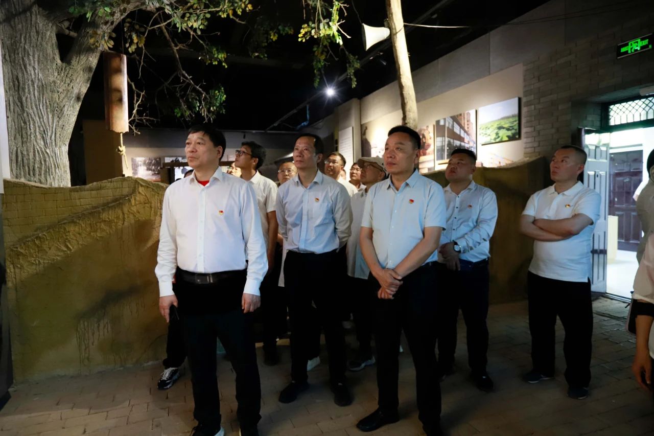 砥礪初心使命,汲取奮進力量丨花花牛乳業集團黨委組織開展學習“焦裕祿精神”主題黨日活動 砥礪初心使命,汲取奮進力量丨花花牛乳業集團黨委組織開展學習“焦裕祿精神”主題黨日活動