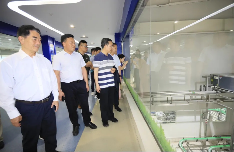 花花牛丨中國人民大學河南校友會蒞臨花花牛參觀座談 花花牛丨中國人民大學河南校友會蒞臨花花牛參觀座談