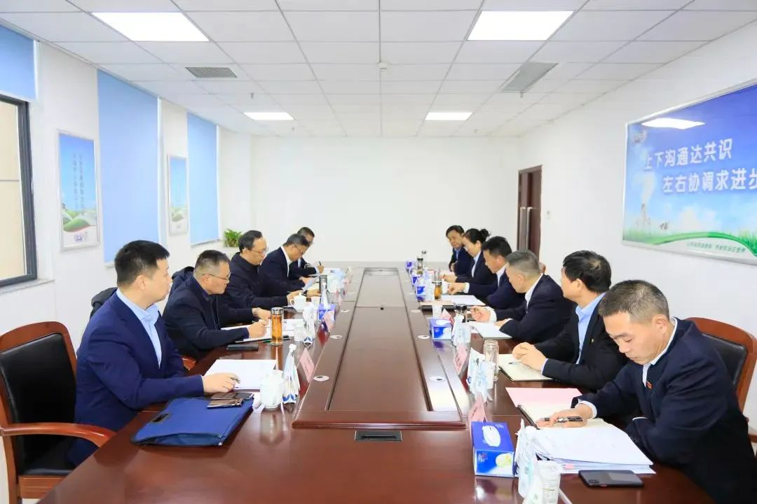 省政府國資委黨委書記、主任李濤一行到花花牛乳業(yè)集團(tuán)調(diào)研