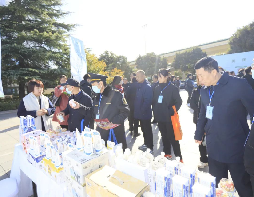 花花牛丨落實(shí)食品生產(chǎn)加工企業(yè)質(zhì)量安全主體責(zé)任，助力人民群眾生活更美好——2023年河南省暨鄭州食品安全宣傳周啟動(dòng)儀式隆重舉行