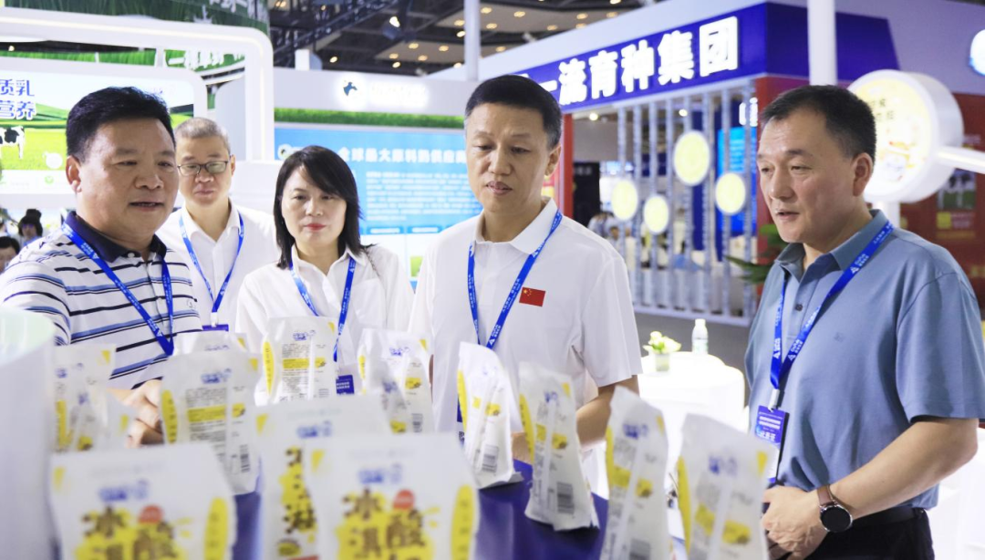 啟航新征程 點(diǎn)亮新賽道丨花花牛乳業(yè)集團(tuán)參加第十四屆中國奶業(yè)大會(huì)暨D20峰會(huì)，榮獲“中國乳制品生產(chǎn)企業(yè)現(xiàn)代化等級5A級”評定殊榮