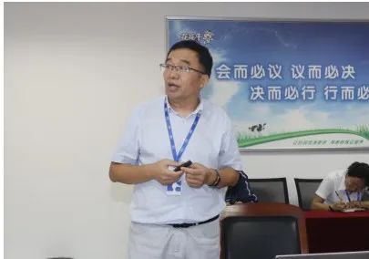 繼往開(kāi)來(lái) · 再創(chuàng)輝煌 | 花花牛乳業(yè)集團(tuán)召開(kāi)9月?tīng)I(yíng)銷(xiāo)、養(yǎng)殖及飼料月度經(jīng)營(yíng)工作會(huì)議