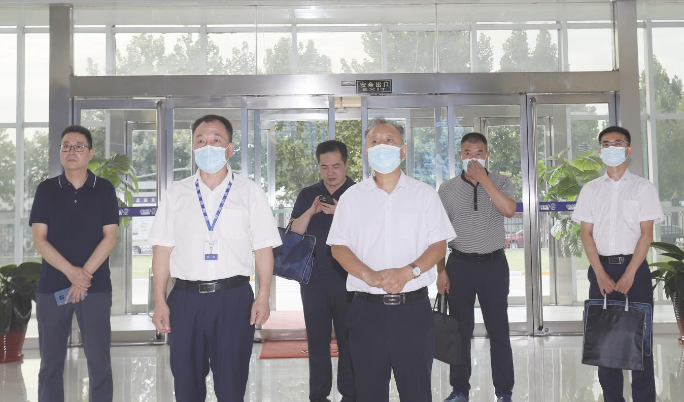 河南省“萬人助萬企”活動(dòng)第一工作組 蒞臨花花牛乳業(yè)集團(tuán)調(diào)研 河南省“萬人助萬企”活動(dòng)第一工作組 蒞臨花花牛乳業(yè)集團(tuán)調(diào)研