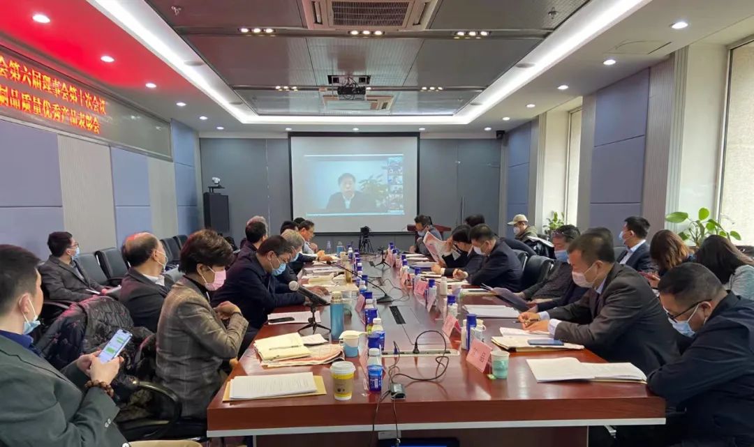 榮膺乳業三大金獎,花花牛以產業融合發展推進奶業高質量發展 榮膺乳業三大金獎,花花牛以產業融合發展推進奶業高質量發展