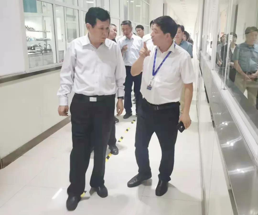 鄭州航空港區黨工委書記張俊峰蒞臨鄭州花花牛乳制品有限公司調研 鄭州航空港區黨工委書記張俊峰蒞臨鄭州花花牛乳制品有限公司調研