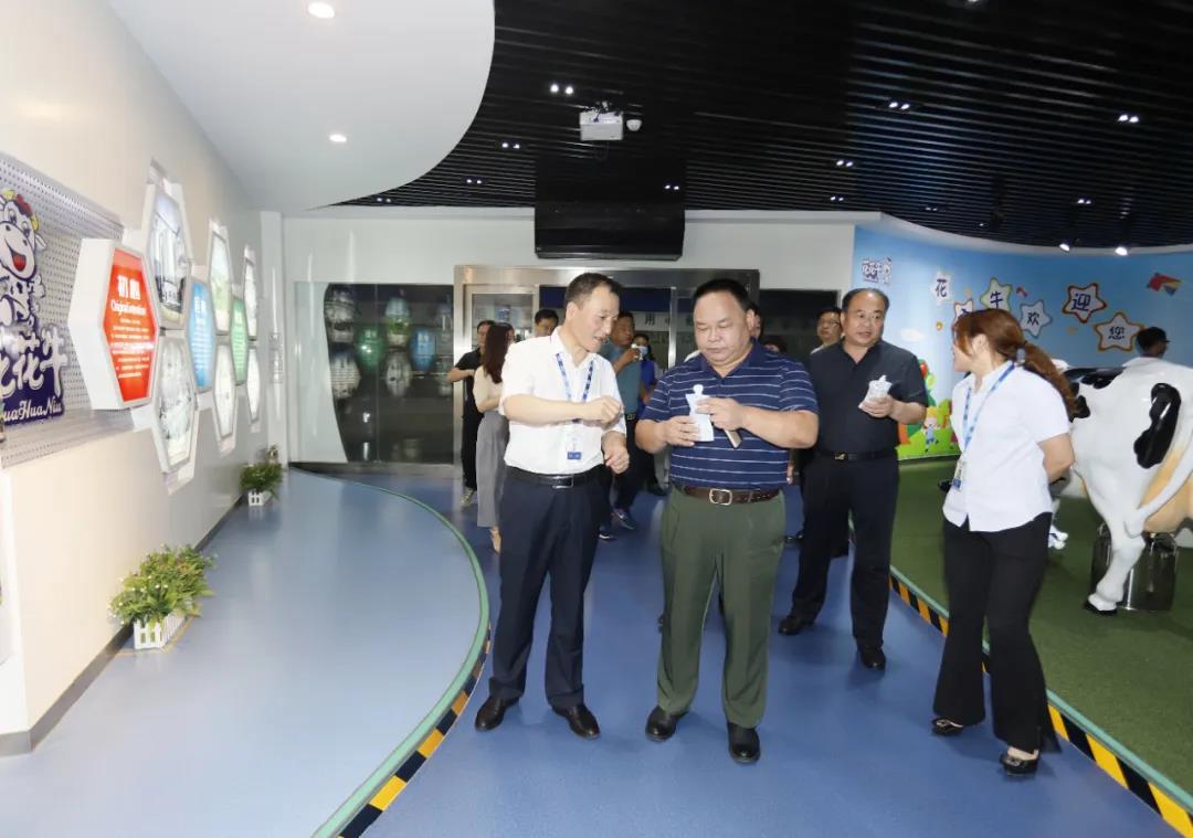 快訊 | 河南省人民政府食品安全委員會辦公室第三批食品安全示范區驗收組領導蒞臨花花牛乳業集團驗收食品安全示范區建設情況 快訊 | 河南省人民政府食品安全委員會辦公室第三批食品安全示范區驗收組領導蒞臨花花牛乳業集團驗收食品安全示范區建設情況