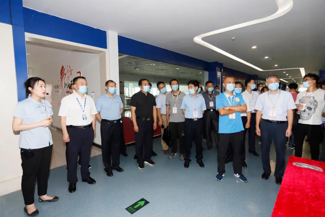 鄭州市安全生產雙重預防體系建設現場觀摩會在花花牛乳業集團鄭州分公司召開 鄭州市安全生產雙重預防體系建設現場觀摩會在花花牛乳業集團鄭州分公司召開