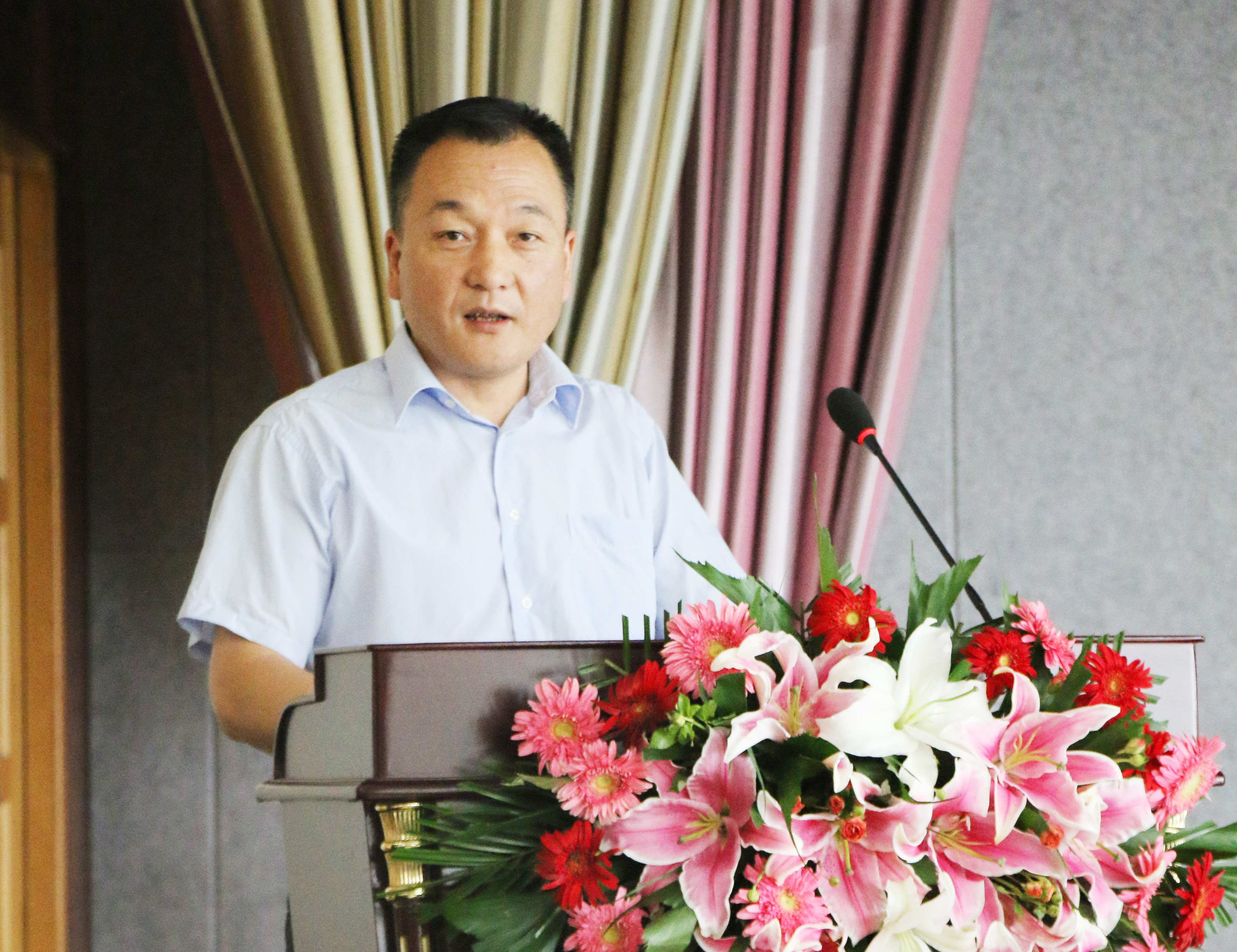 揚帆再起航 | 花花牛乳業(yè)集團養(yǎng)殖、飼料事業(yè)部2019上半年總結(jié)表彰暨下半年工作部署大會隆重召開