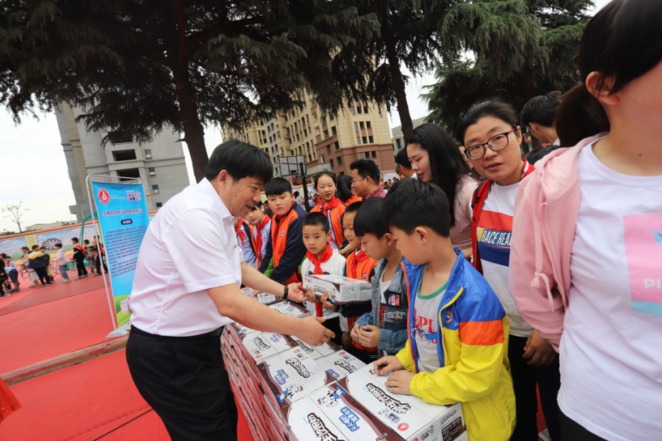 花花牛|六一關愛兒童，讓愛灑滿人間