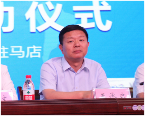 “健康中原,牛奶伴您行——花花牛乳業集團2018中國小康牛奶行動” 公益助學啟動儀式隆重舉行 “健康中原,牛奶伴您行——花花牛乳業集團2018中國小康牛奶行動” 公益助學啟動儀式隆重舉行