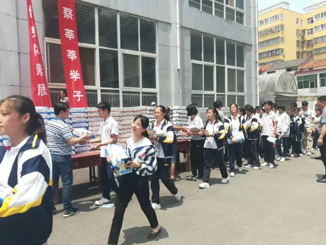 花花牛|捐助教育100萬元！做公益，我們是認真的！