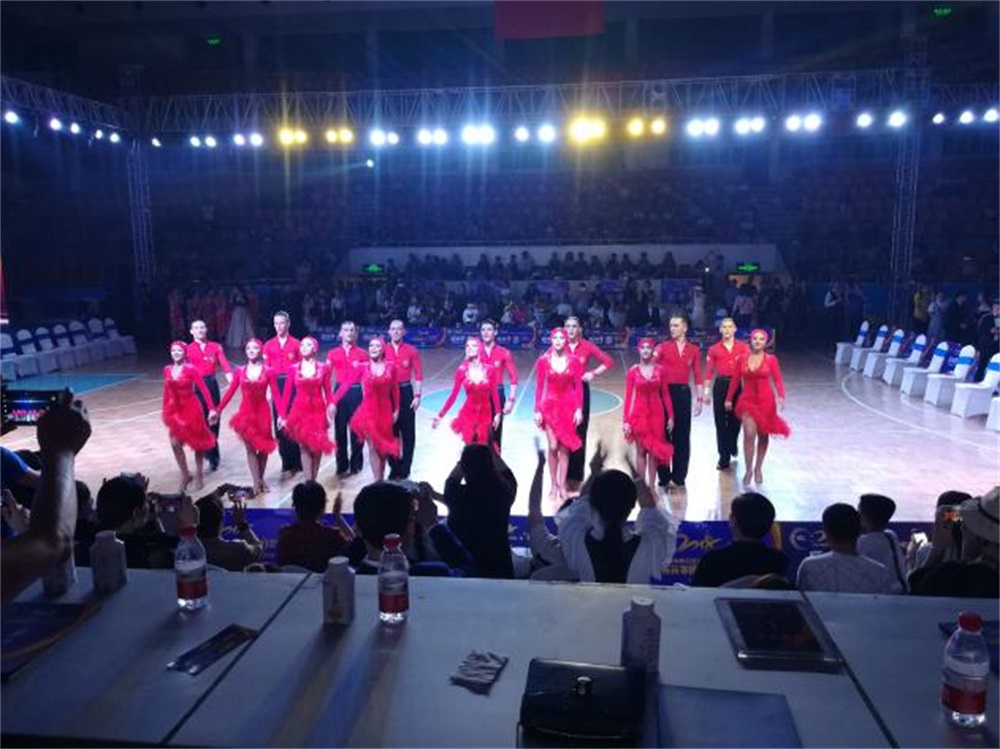 YDC河南中心全國(guó)第二屆“藍(lán)月獎(jiǎng)”暨“花花牛杯” 第七屆中俄舞蹈對(duì)抗賽五一勞動(dòng)節(jié)開(kāi)賽 YDC河南中心全國(guó)第二屆“藍(lán)月獎(jiǎng)”暨“花花牛杯” 第七屆中俄舞蹈對(duì)抗賽五一勞動(dòng)節(jié)開(kāi)賽