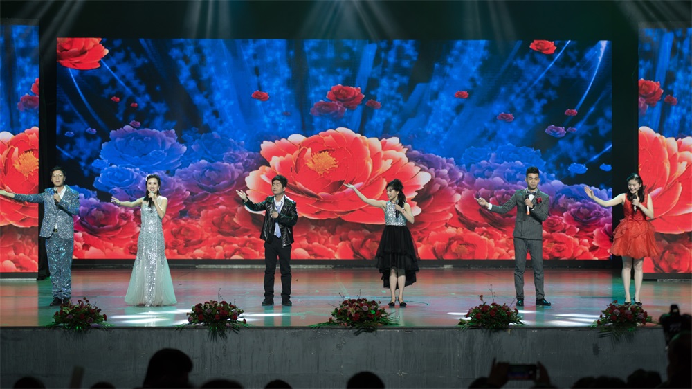 “不忘初心、聚力前行” 花花牛集團(tuán)2018迎新春聯(lián)歡會(huì)隆重舉行 “不忘初心、聚力前行” 花花牛集團(tuán)2018迎新春聯(lián)歡會(huì)隆重舉行