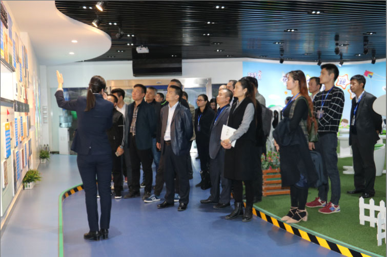 商界領(lǐng)袖俱樂部精英參訪花花牛! 商界領(lǐng)袖俱樂部精英參訪花花牛!