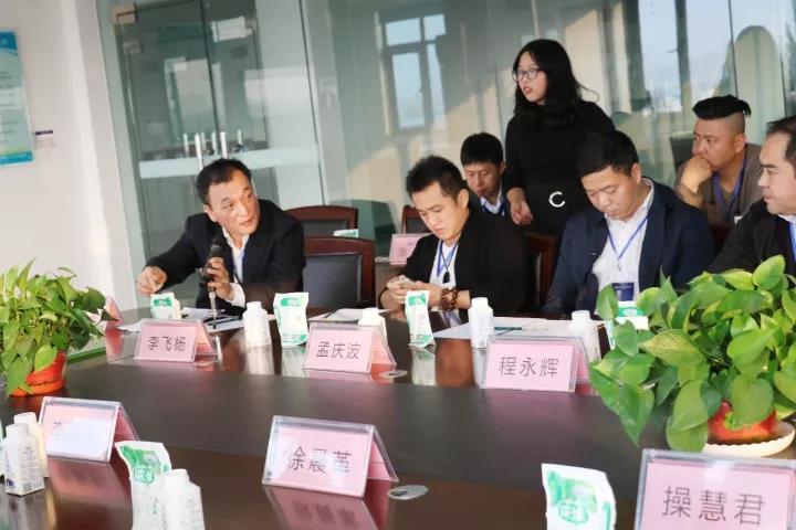 商界領(lǐng)袖俱樂部精英參訪花花牛! 商界領(lǐng)袖俱樂部精英參訪花花牛!