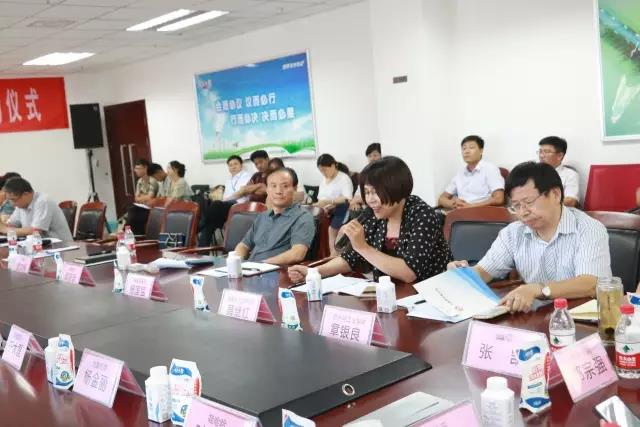 河南省食品安全座談會暨百場食安講座進校園啟動儀式在花花牛舉行 河南省食品安全座談會暨百場食安講座進校園啟動儀式在花花牛舉行