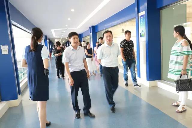 河南省食品安全座談會暨百場食安講座進校園啟動儀式在花花牛舉行 河南省食品安全座談會暨百場食安講座進校園啟動儀式在花花牛舉行