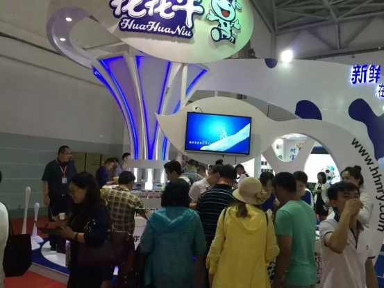 花花牛牛氣沖天!農業(yè)部長品嘗“領暢”點贊,又獲國際奶業(yè)平臺青睞 花花牛牛氣沖天!農業(yè)部長品嘗“領暢”點贊,又獲國際奶業(yè)平臺青睞