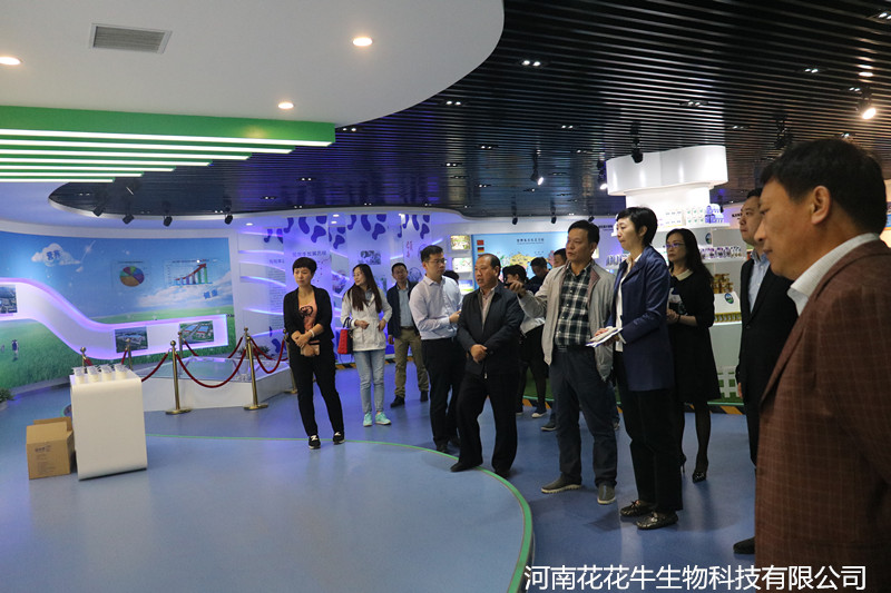 鄭州市二七區(qū)區(qū)委、統戰(zhàn)部部長王玉紅蒞臨花花牛生物科技有限公司參觀指導