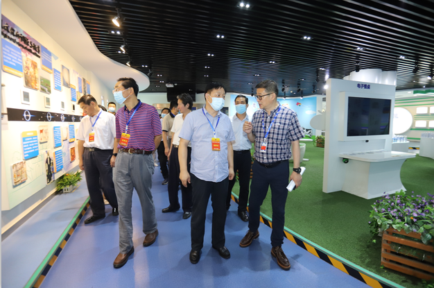 快訊|鄭州市人大代表蒞臨河南花花牛乳業(yè)集團參觀調研 快訊|鄭州市人大代表蒞臨河南花花牛乳業(yè)集團參觀調研