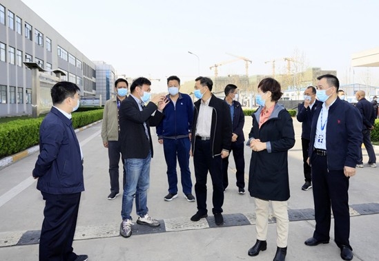 鄭州市人大副主任孫黎、市政府副市長李喜安一行 蒞臨花花牛開展“三送一強”活動